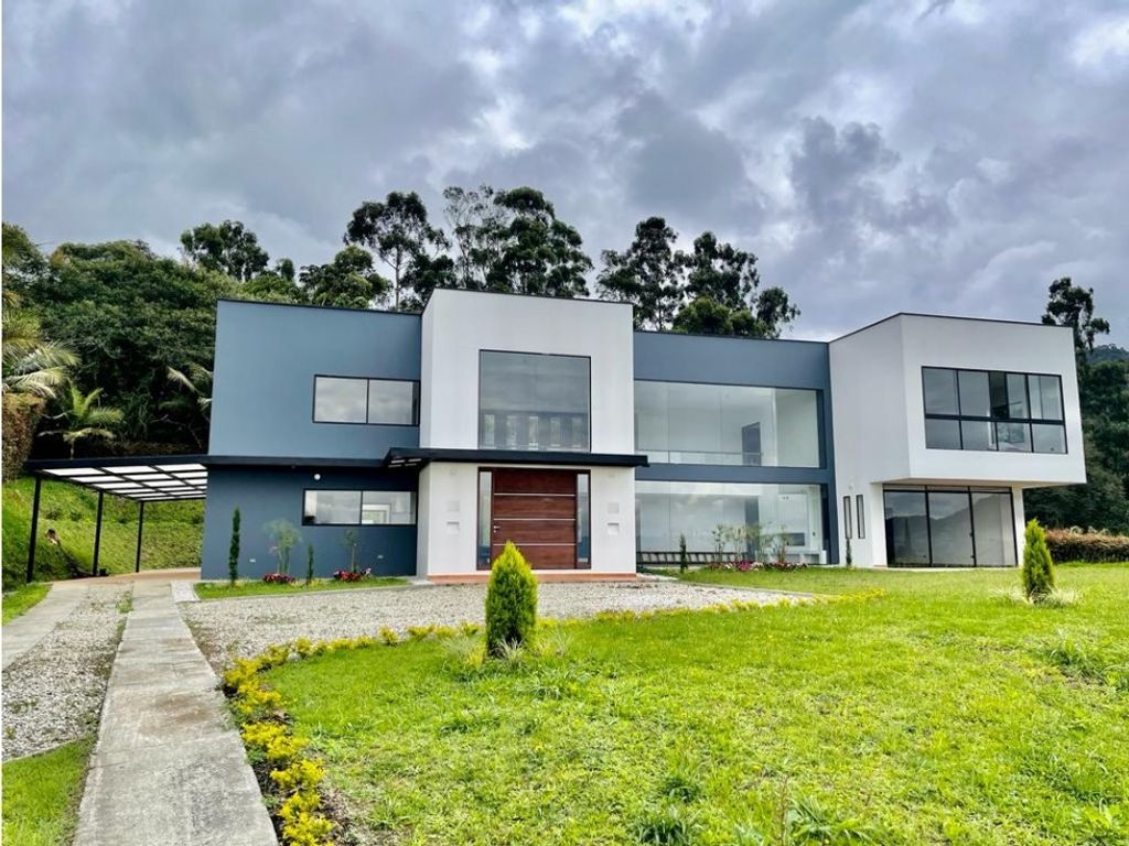 6 bedroom exclusive farmhouse for sale in Rionegro, Colombia