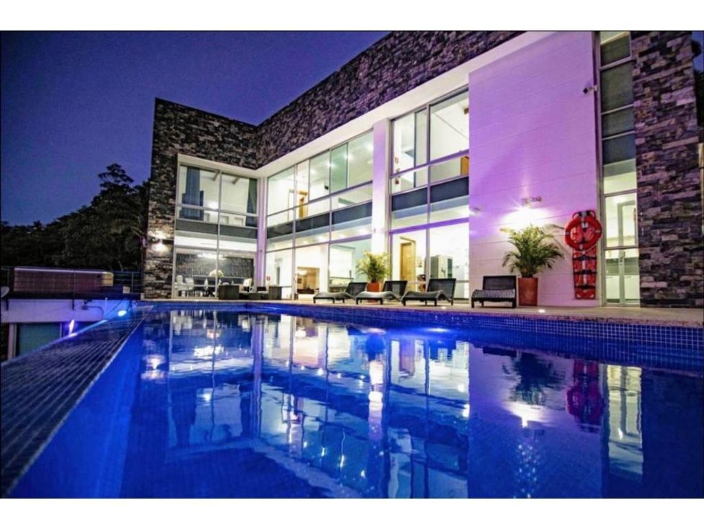 Vivienda exclusiva de 10327 m2 en venta Medellín, Departamento de Antioquia
