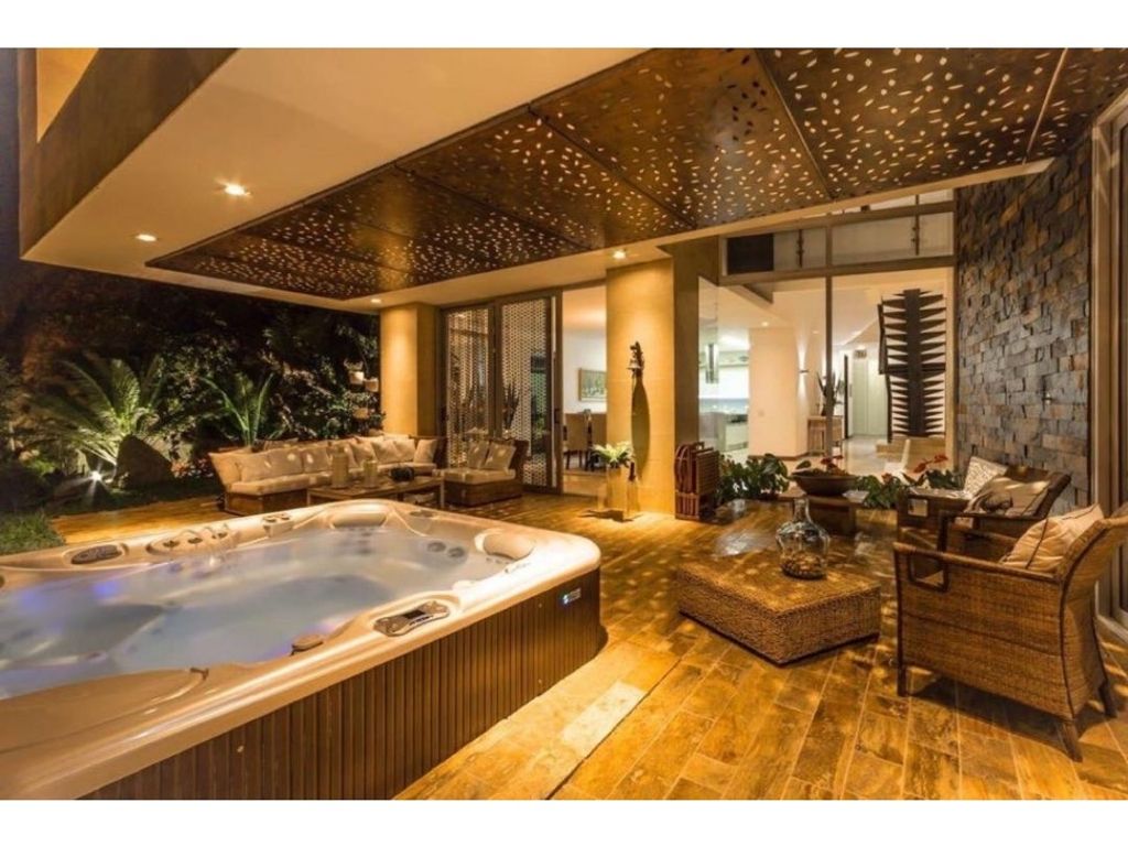 4 bedroom luxury House for sale in Medellín, Colombia 129109649