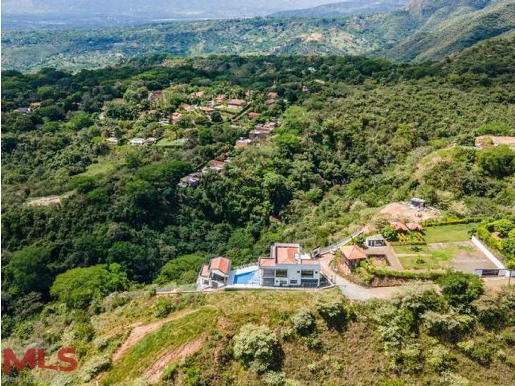 Casa de campo de alto standing de 6 dormitorios en venta San Jerónimo, Colombia