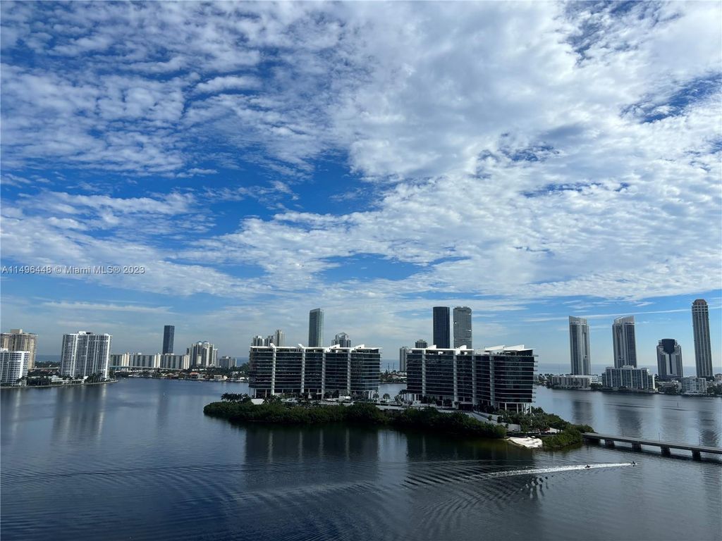 Luxury apartment complex for sale in Aventura, Florida 129601029