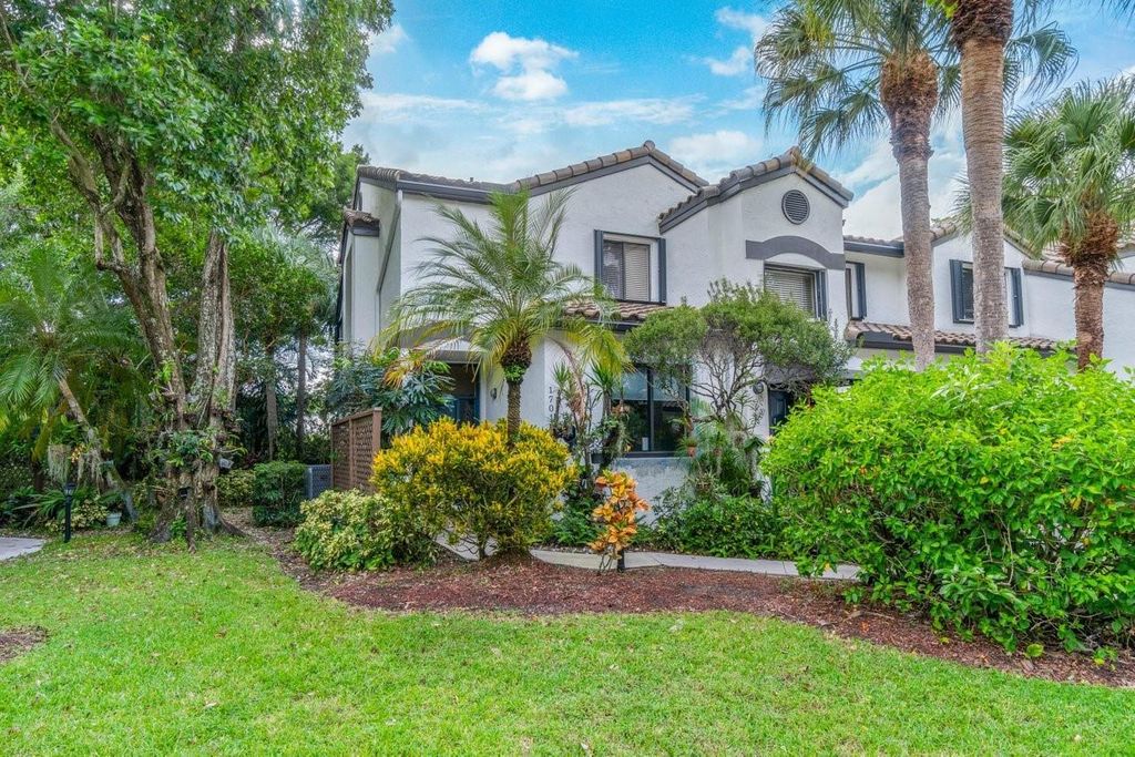 2 bedroom luxury Townhouse for sale in Parkland, Florida