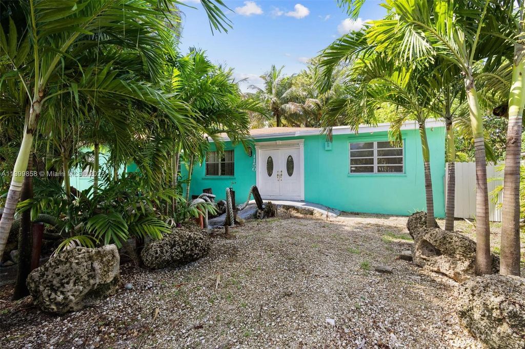 Luxuriöse 4 Schlafzimmer Villa zu verkaufen in Opalocka, Florida