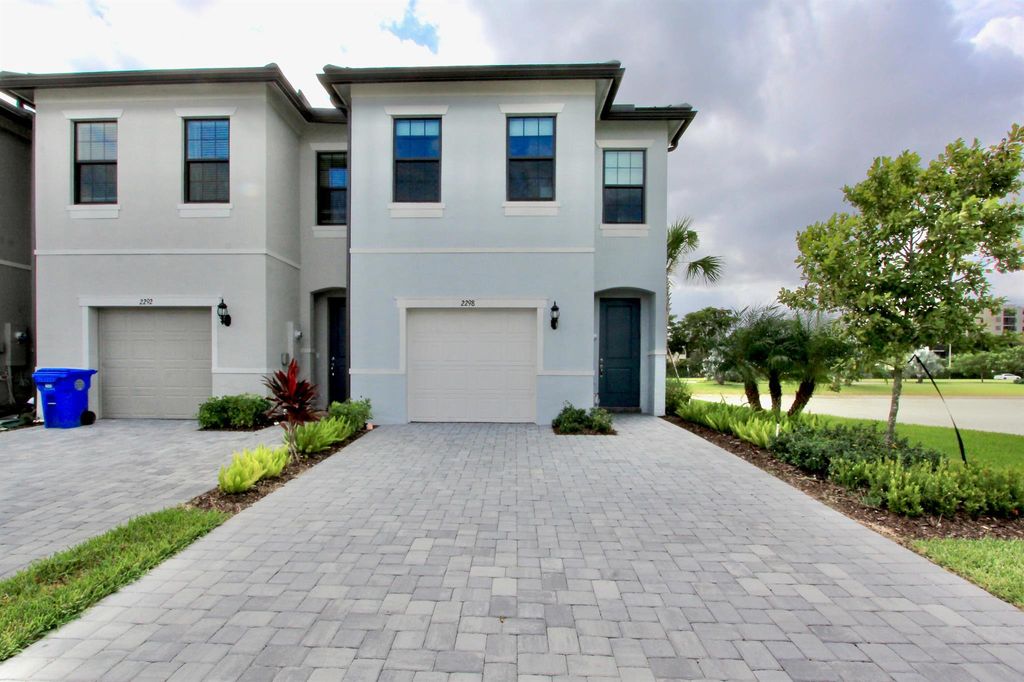 3 bedroom luxury Townhouse for sale in Oakland Park, Florida