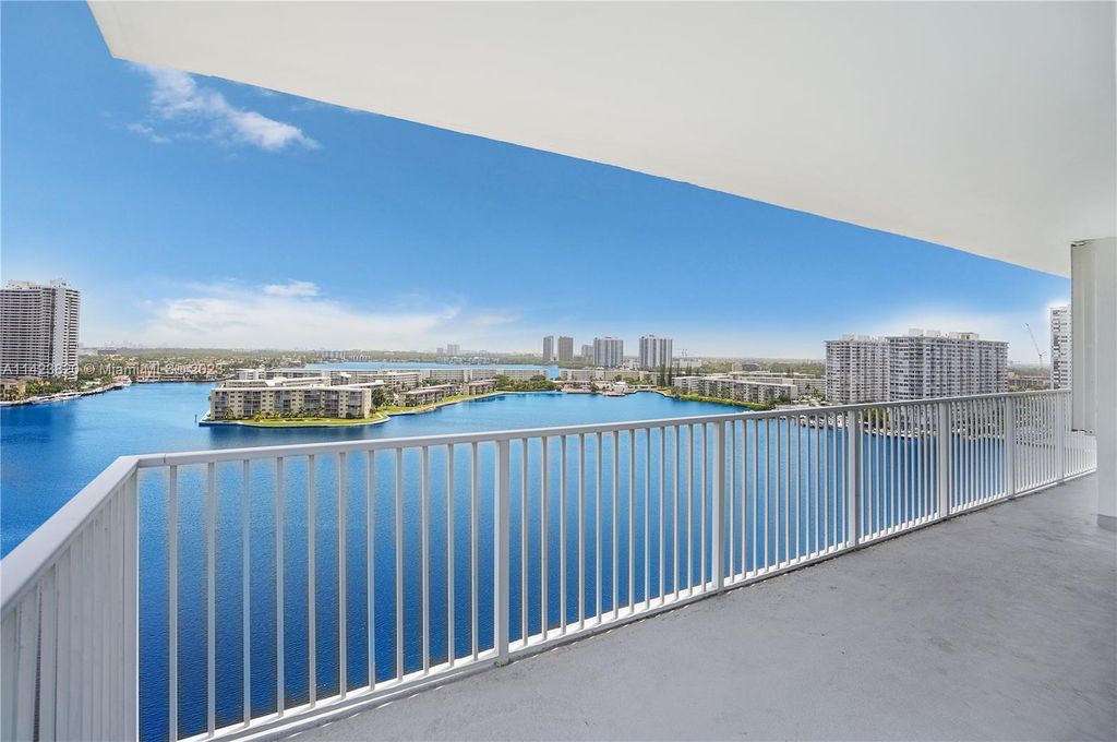 Luxury apartment complex for sale in Aventura, Florida 129086390