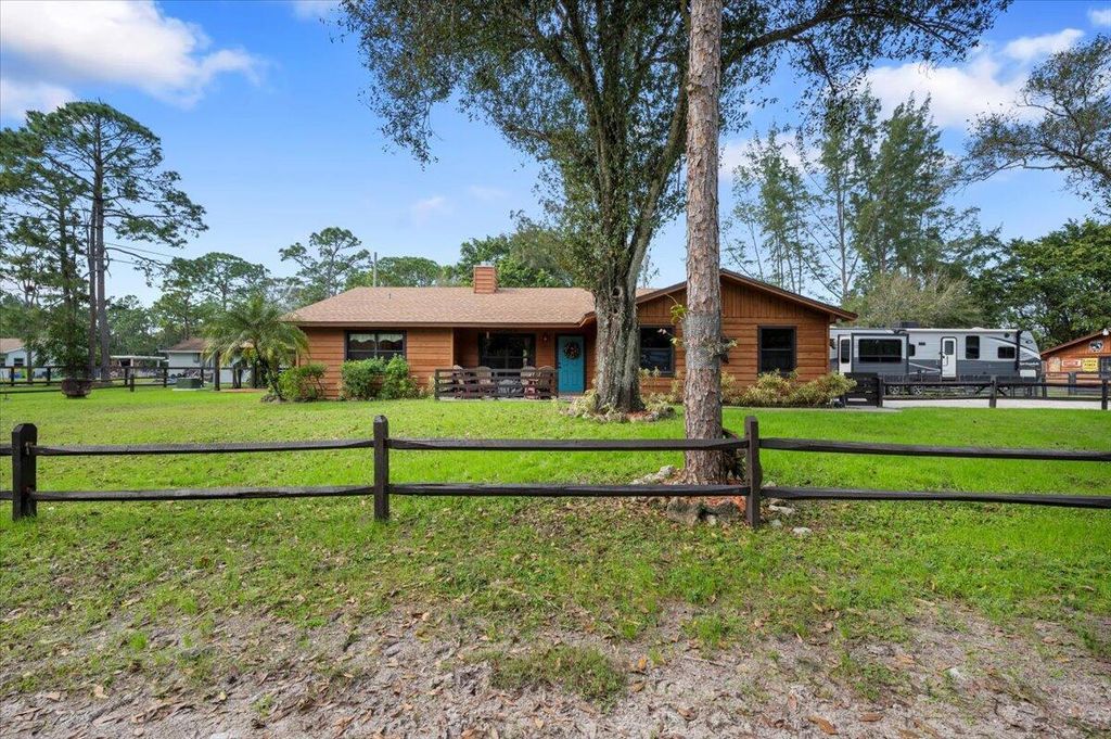 3 bedroom luxury Villa for sale in Loxahatchee Groves, Florida