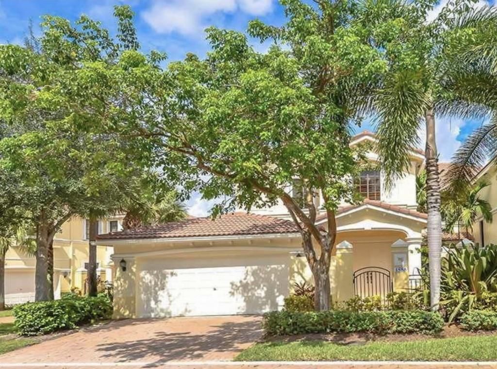 4 bedroom luxury Townhouse for sale in Weston, Florida