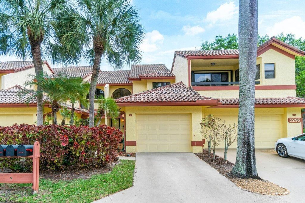 2 bedroom luxury Townhouse for sale in Delray Beach, Florida