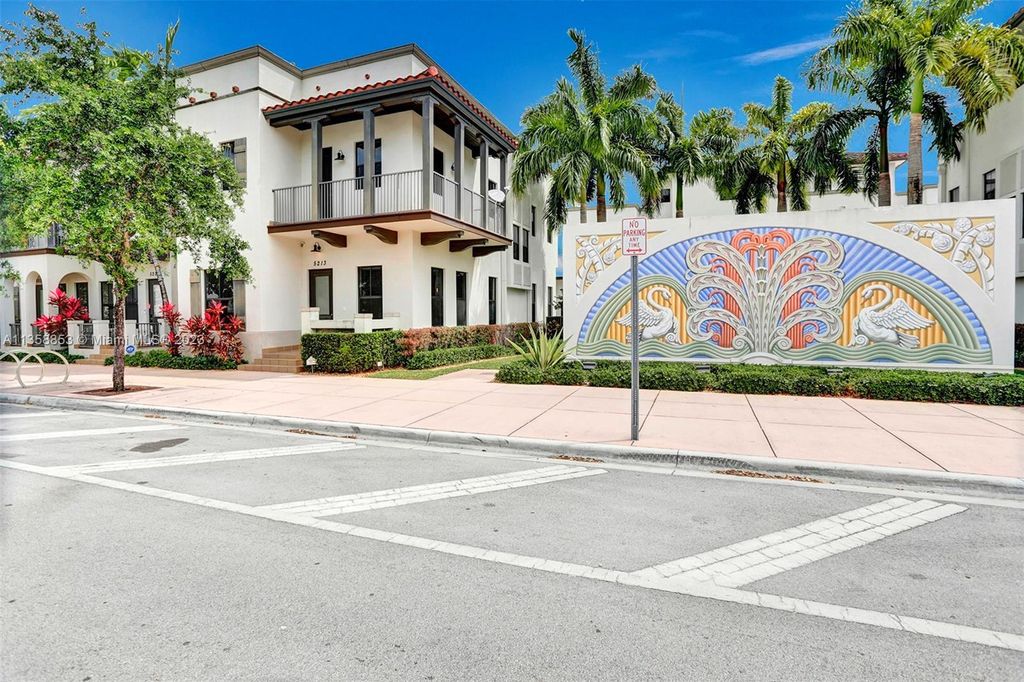 Luxury Townhouse for sale in Doral, United States 128636967