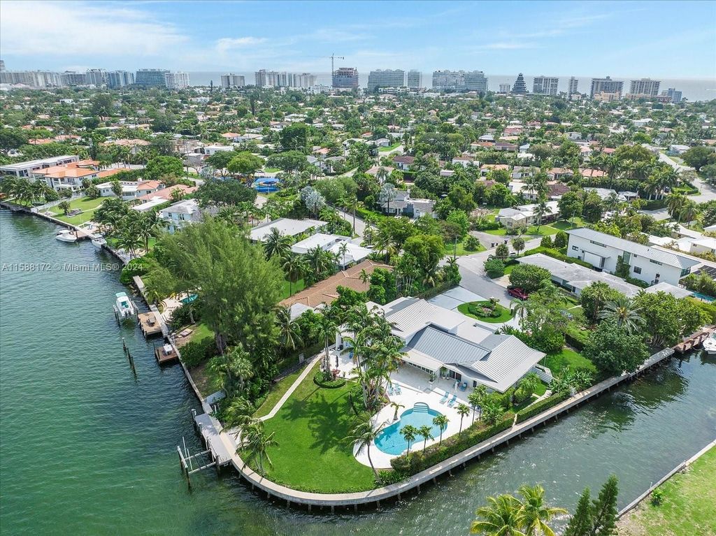 Luxuriöse 6 Schlafzimmer - Villa zu verkaufen in Surfside, USA ...