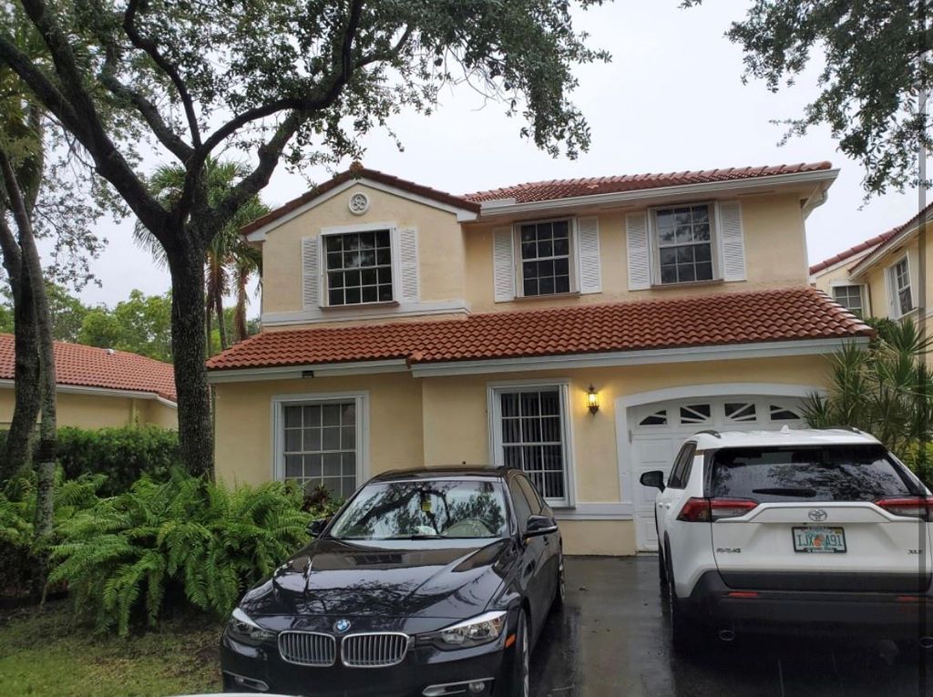 3 bedroom luxury Villa for sale in Weston, Florida