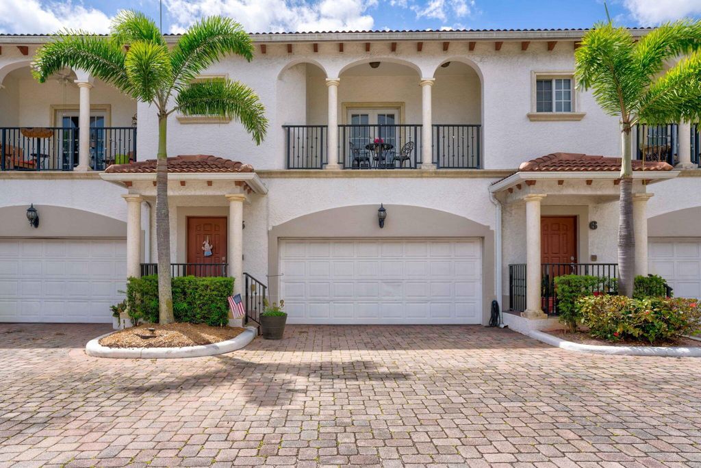 Luxury apartment complex for sale in North Palm Beach, United States