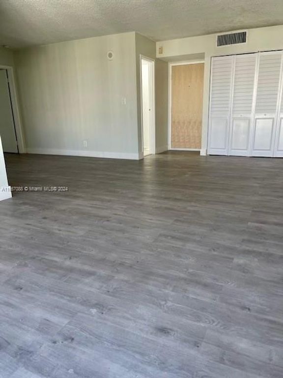 Beautiful view of Luxury Apartment Complex For Rent With View