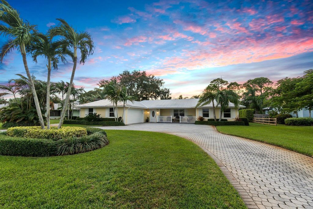 2 bedroom luxury Villa for sale in Stuart, Florida
