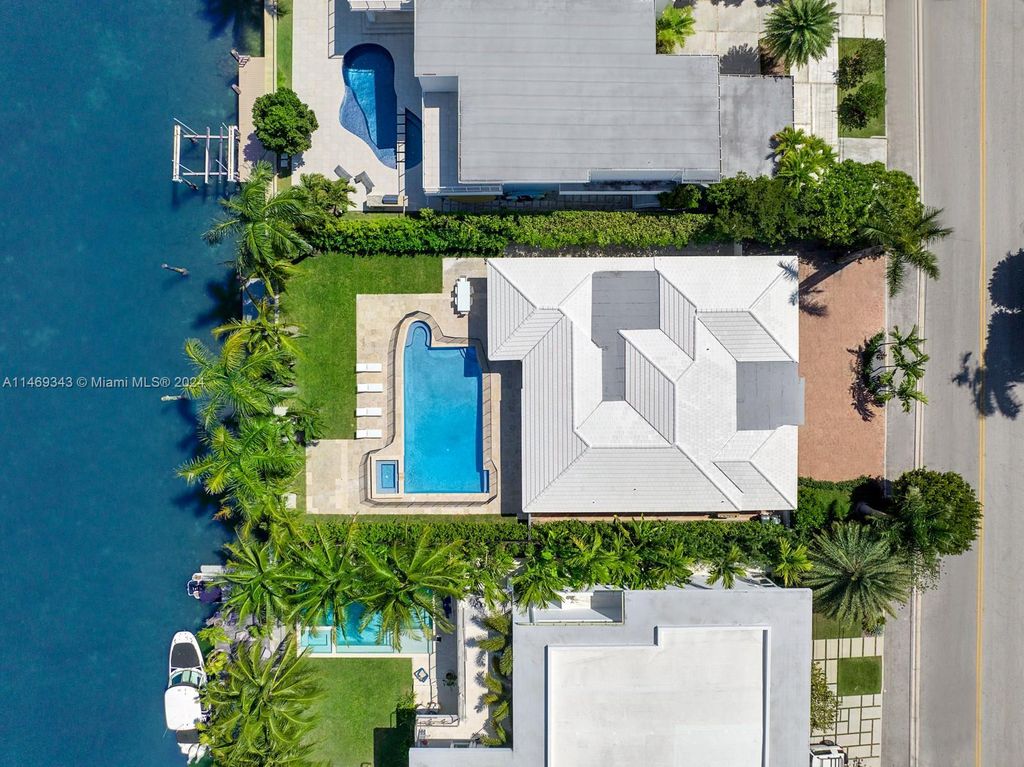 4 bedroom luxury Villa for sale in Bay Harbor Islands, United States