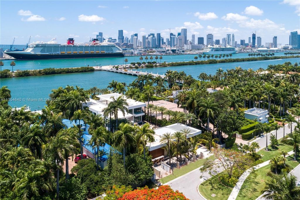 9 bedroom luxury Villa for sale in Miami Beach, Florida