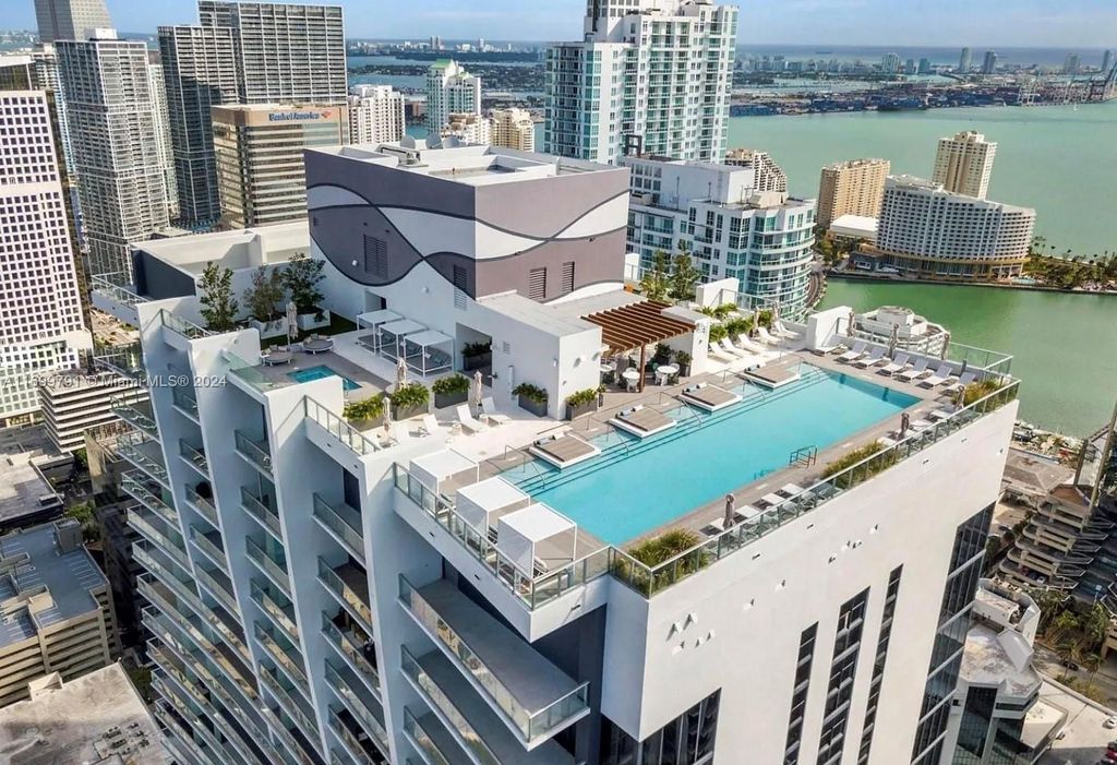 Beautiful view of Upscale Apartment Complex For Sale In Urban Setting