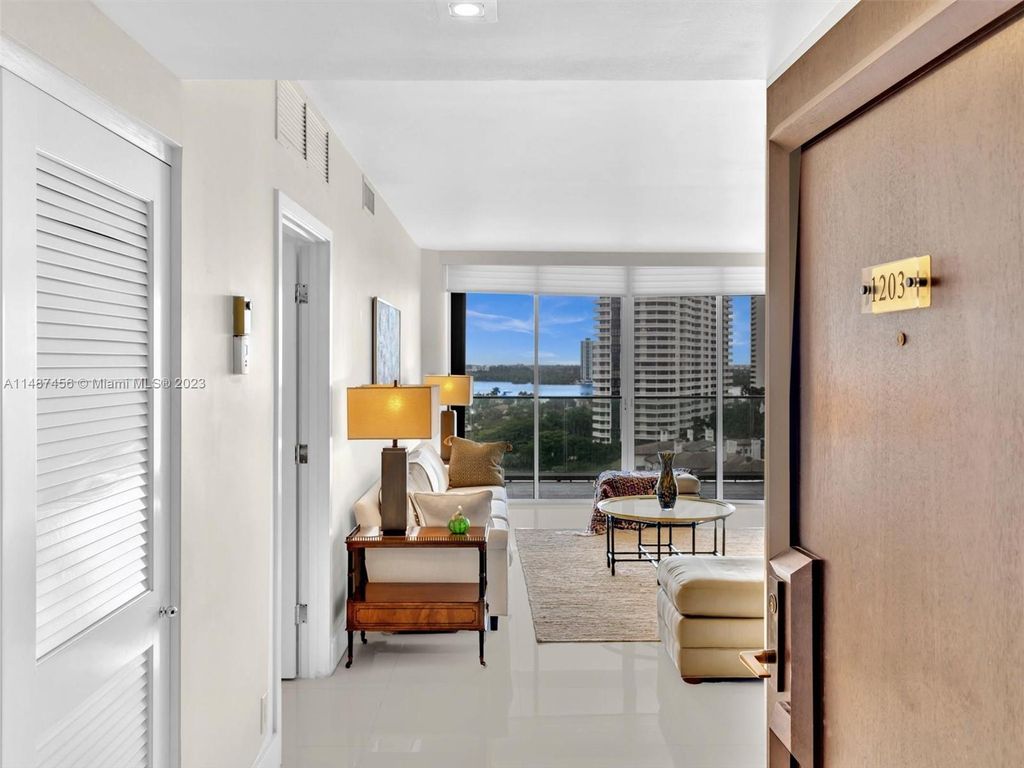 Luxury apartment complex for sale in Aventura, Florida 129544172
