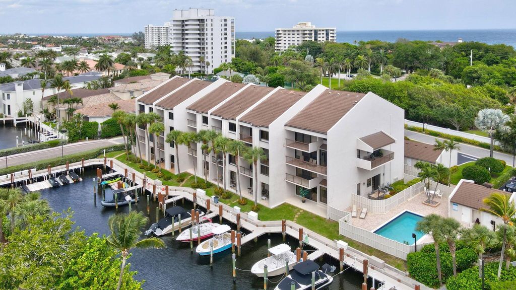 Luxury Townhouse for sale in Highland Beach, United States
