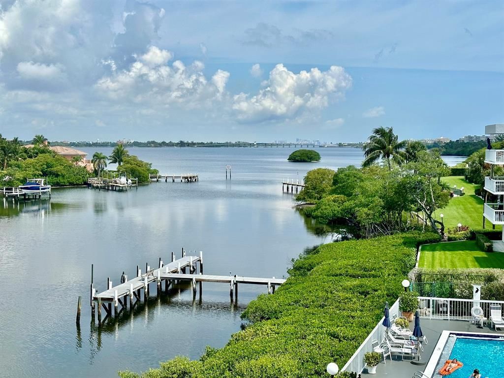 Luxury apartment complex for sale in South Palm Beach, United States