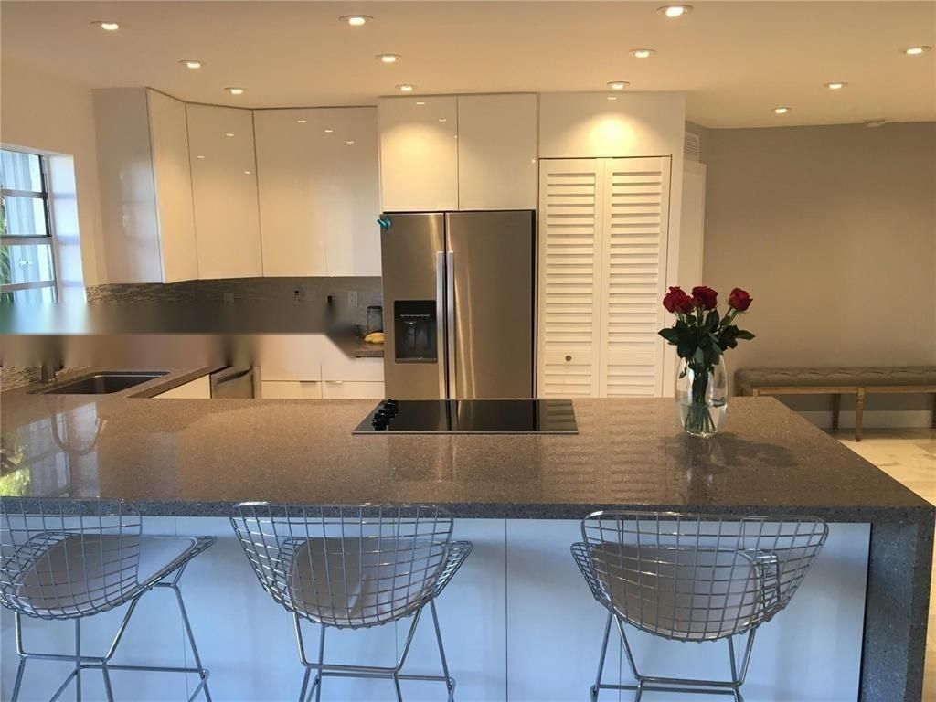 Luxury apartment complex for rent in Miami Beach, United States ...