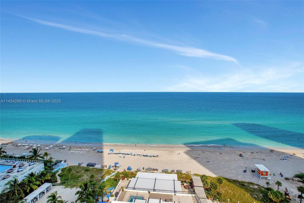 Luxury apartment complex for sale in Hollywood, United States