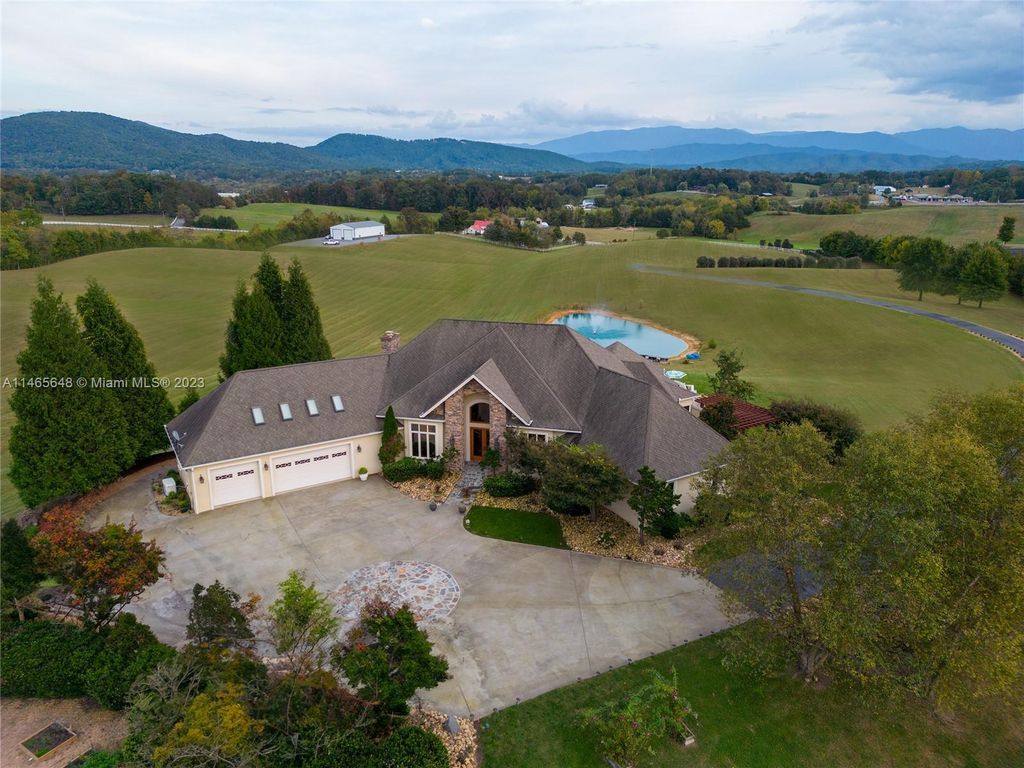 4 bedroom luxury Villa for sale in Sevierville, Tennessee