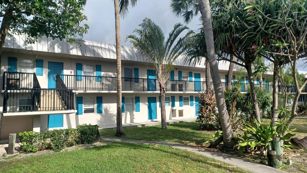 Luxury apartment complex for rent in Lake Park, United States ... - Luxury Apartments For Rent Near Park