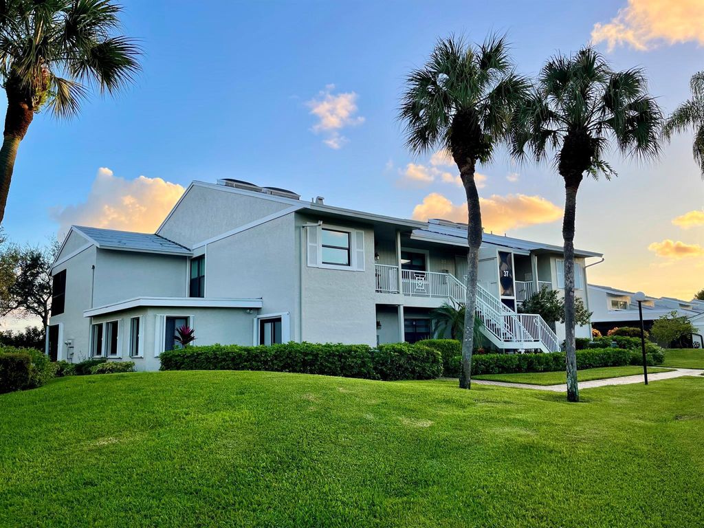 Luxury apartment complex for sale in Boynton Beach, United States