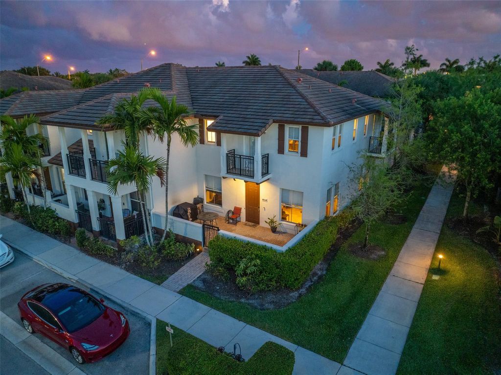 4 bedroom luxury Townhouse for sale in Coconut Creek, Florida