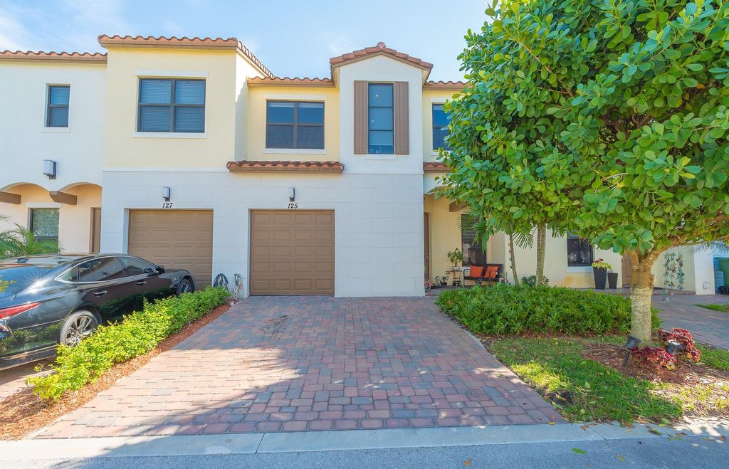4 bedroom luxury Townhouse for sale in Pembroke Pines, Florida