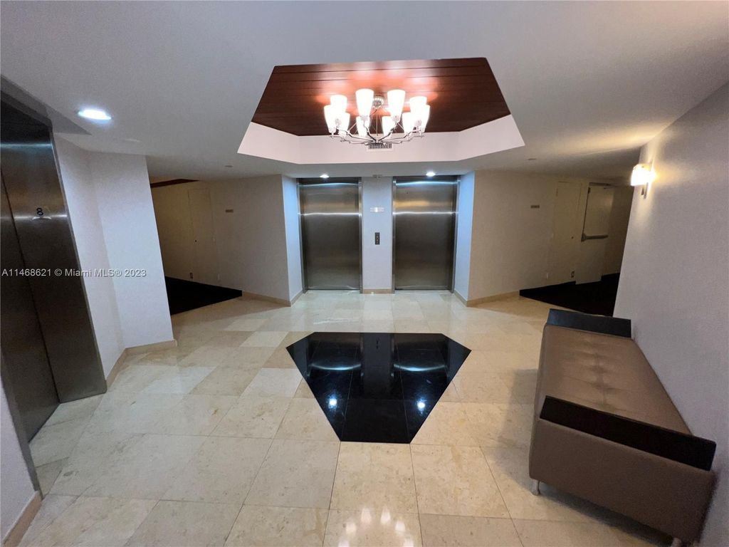 Luxury apartment complex for sale in Aventura, Florida 129415665