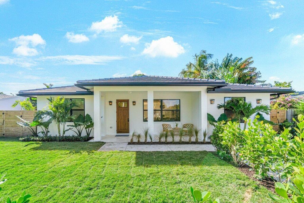 4 bedroom luxury Villa for sale in West Palm Beach, Florida