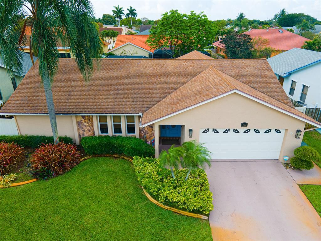 3 bedroom luxury Villa for sale in Lake Clarke Shores, Florida