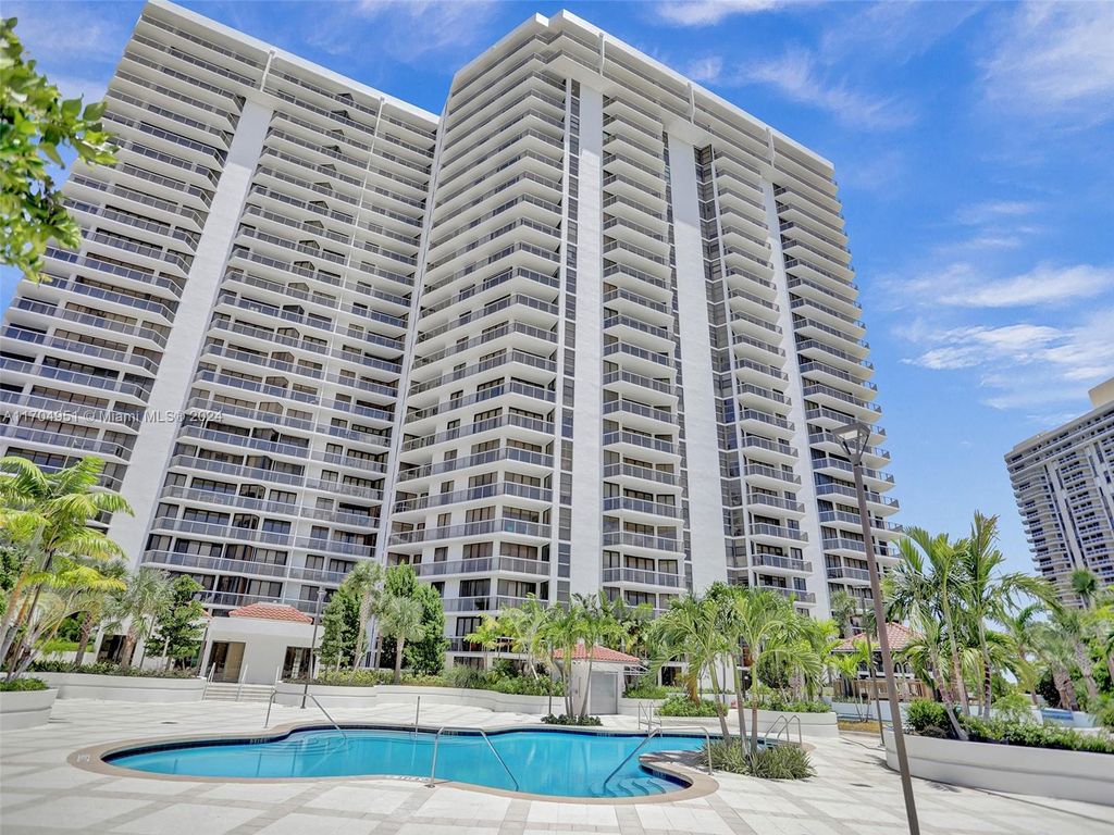 Upscale Apartment Complex For Sale In Urban Setting Reference: Luxury Apartment Complex For Sale In Aventura Florida