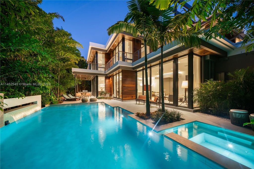 7 bedroom luxury Villa for sale in Miami, Florida