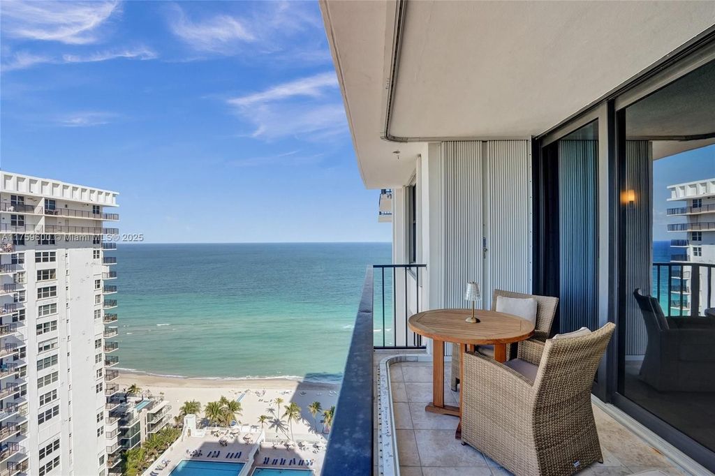 Luxury apartment complex for sale in Hollywood, United States ...