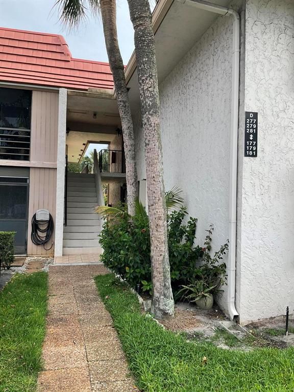 Luxury apartment complex for rent in Boca Raton, United States