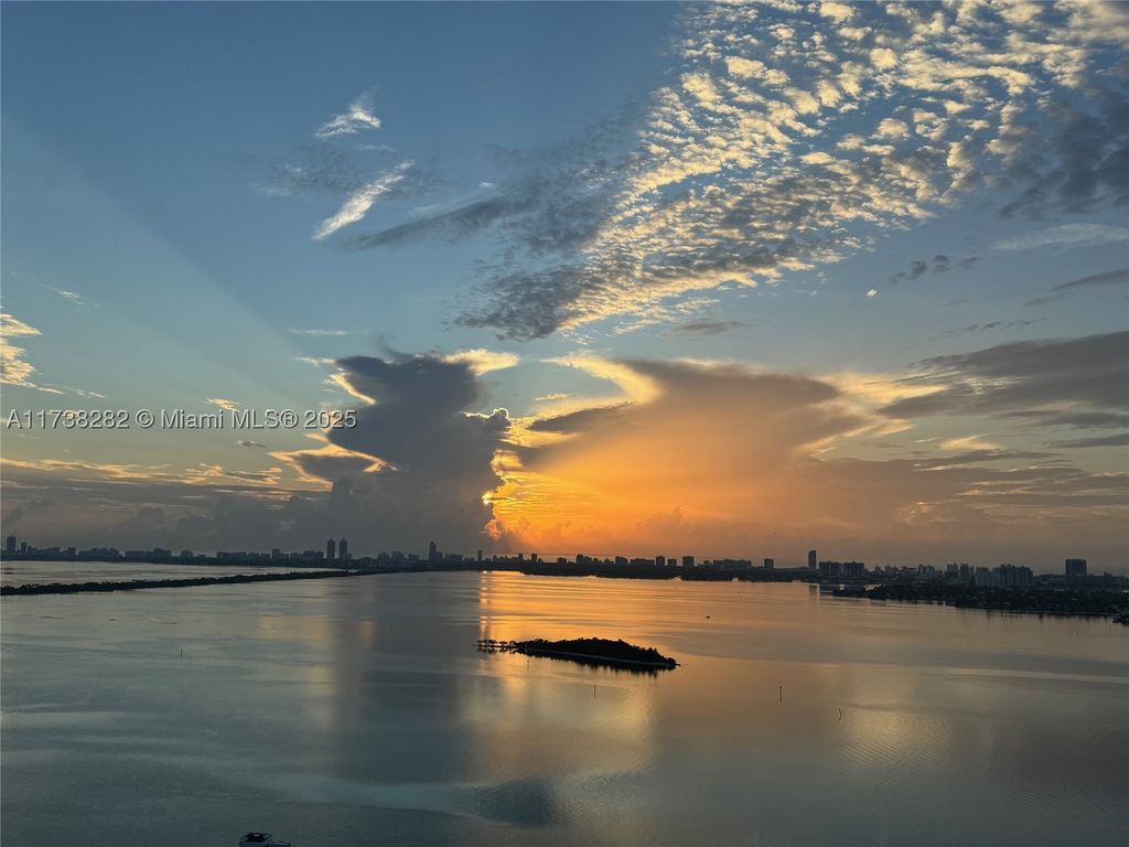 Photo inspiration: Visual Reference: Luxury Apartment Complex For Sale In Miami United States