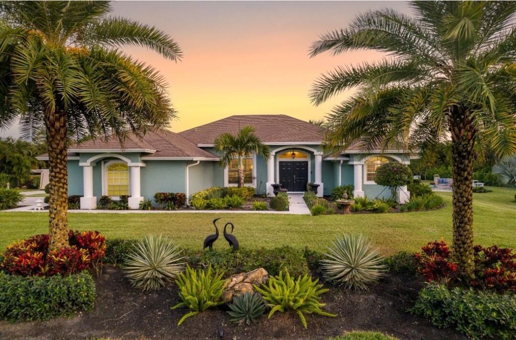 4 bedroom luxury Villa for sale in Loxahatchee Groves, Florida