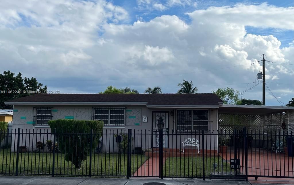 Villa / Chalet de lujo de 100 m2 en venta en Opalocka, Florida