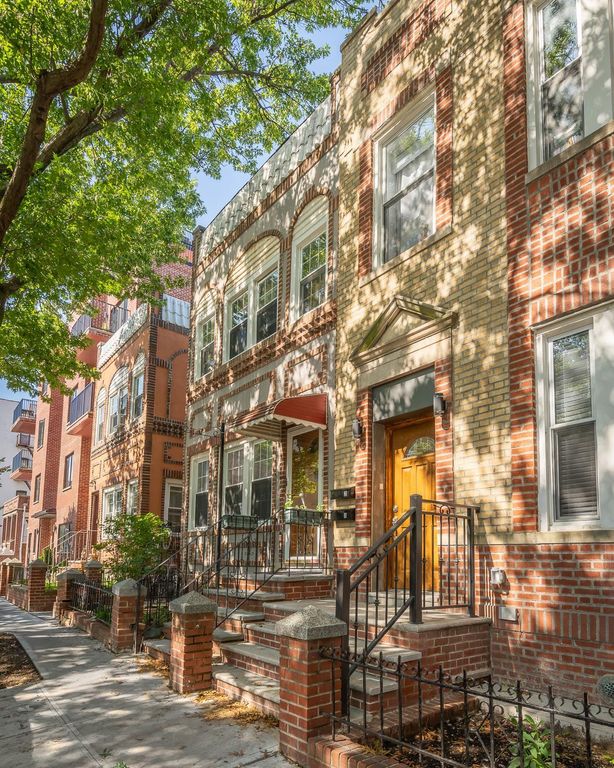 Casa en venta 2568 34th Street, Queensbridge Houses, Queens County