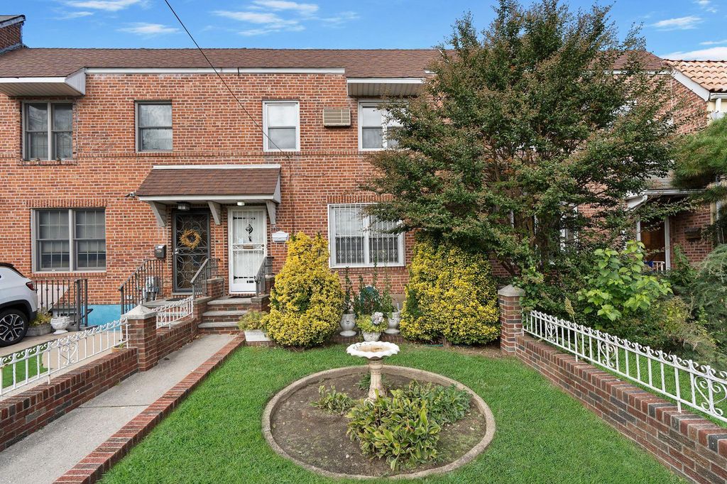 Luxury Villa for sale in 2020 45th Street, Queensbridge Houses, Queens