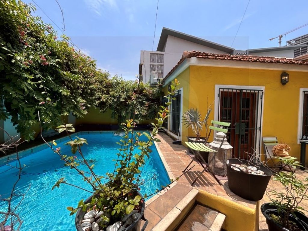 5 room luxury Semidetached House for sale in Maculusso, Luanda, Luanda