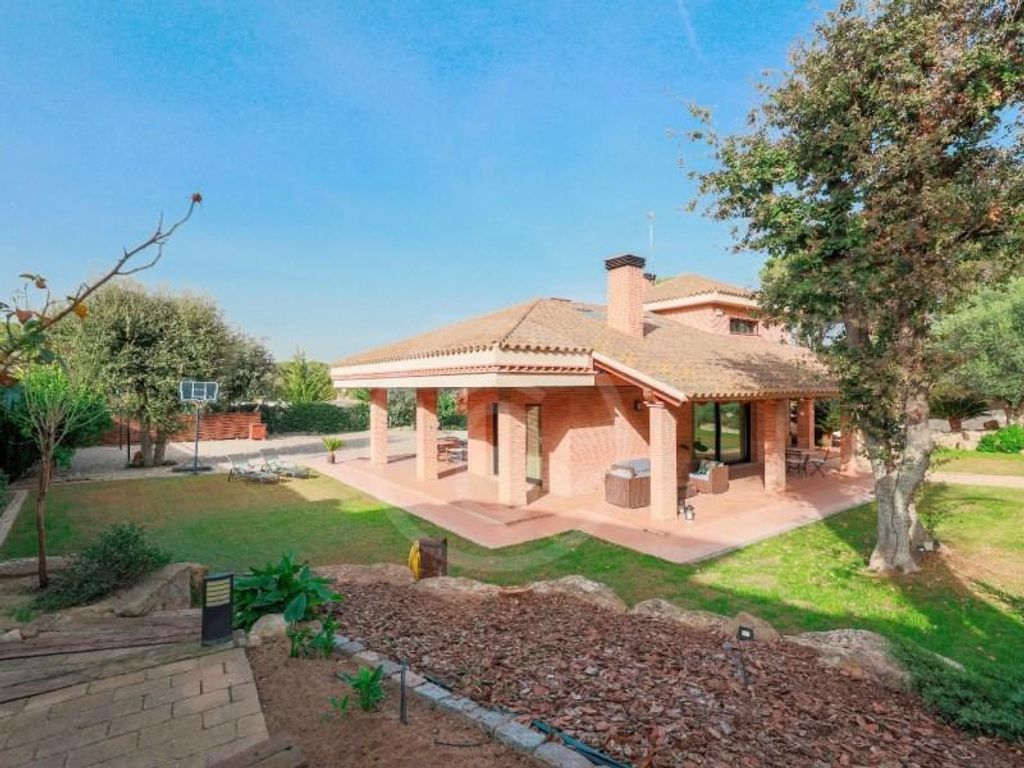 Luxury House for sale in Vilanova de la Roca, Catalonia - 128179807 ...