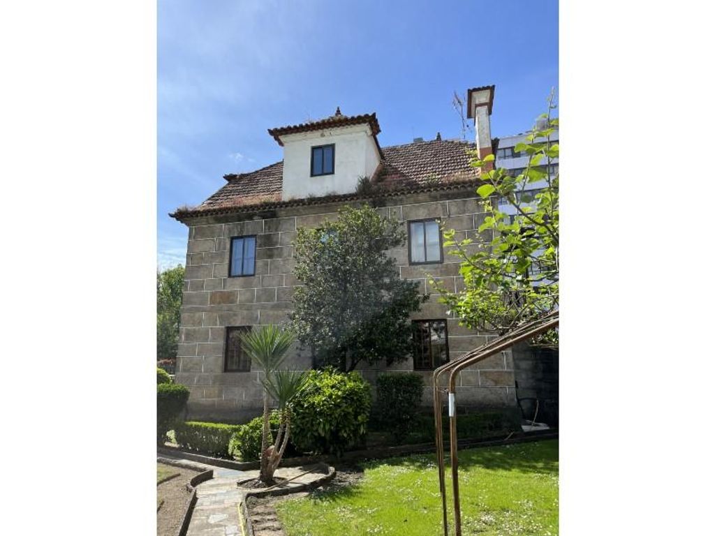 Vivienda exclusiva de 373 m2 en venta Castrelos/matama, Vigo