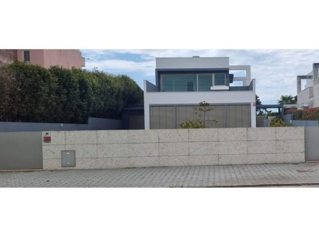 4 room luxury Detached House for sale in Ovar, Portugal 129152498