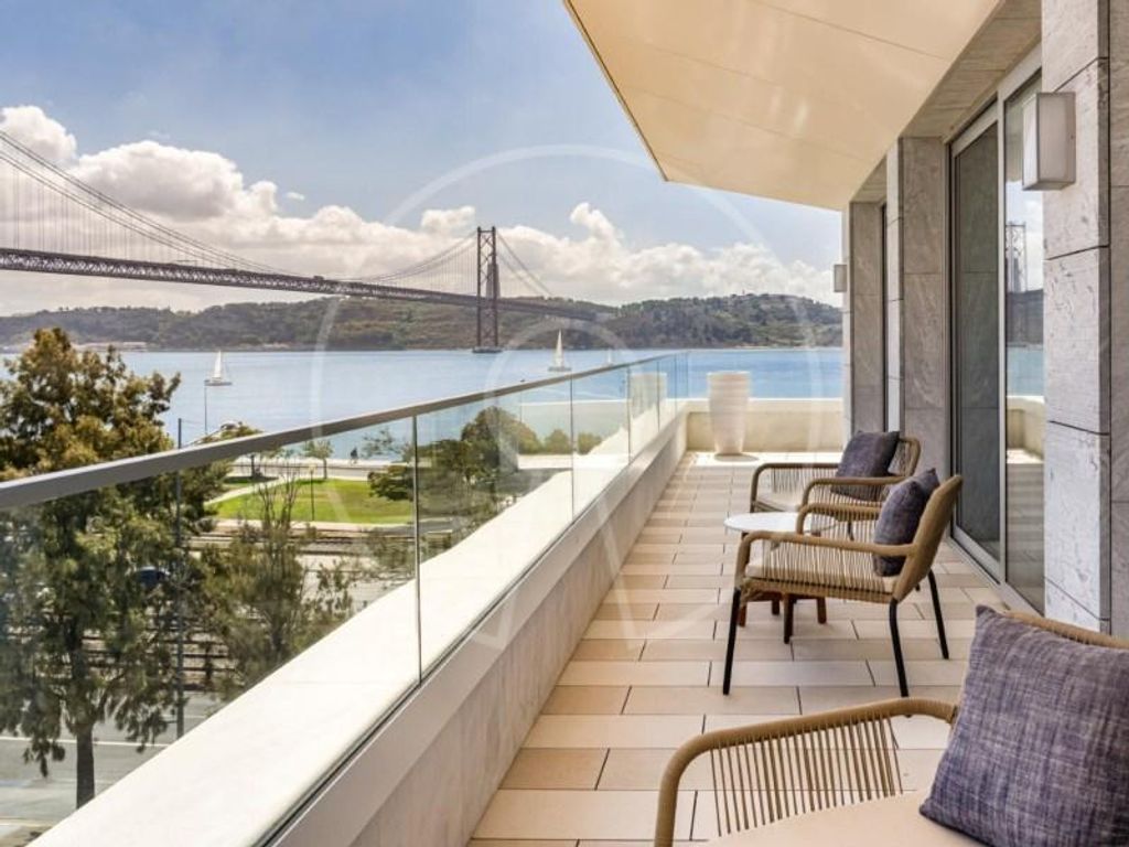 3 bedroom luxury Apartment for sale in Junqueira (Santa Maria de Belem