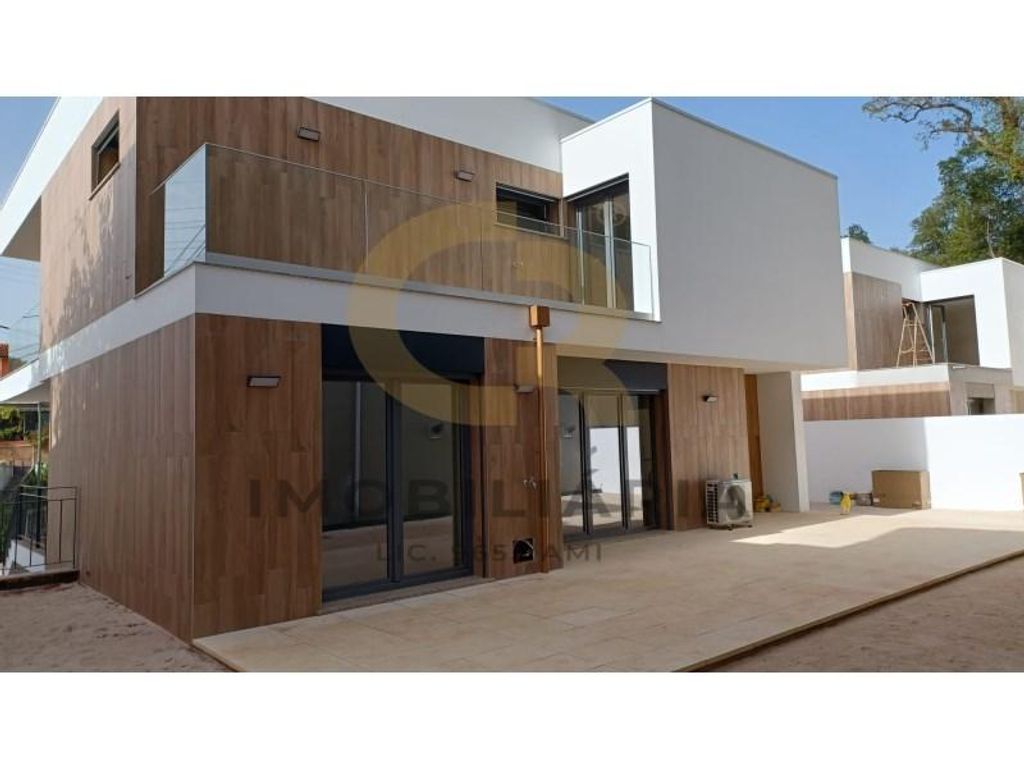 Exklusives Einfamilienhaus von 220 m2 zu verkaufen in Coimbra, Portugal