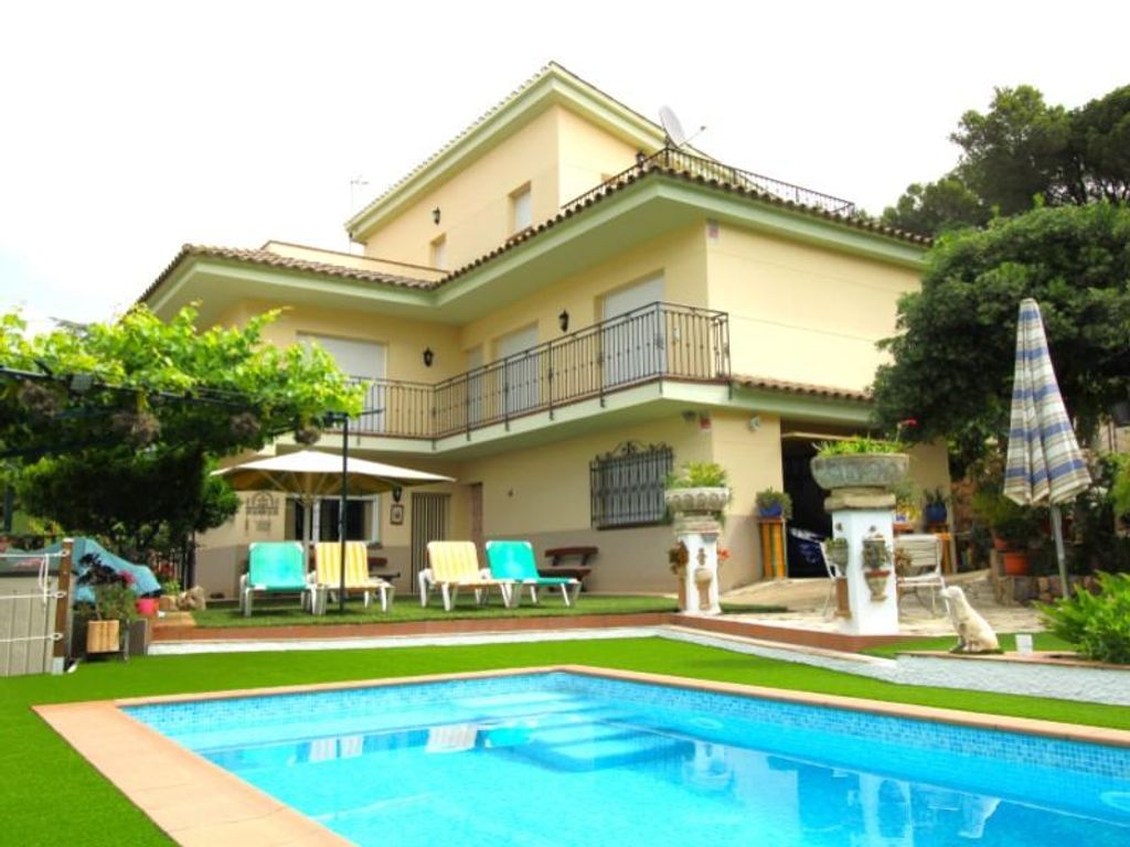 5 room luxury Villa for sale in Lloret de Mar, Catalonia 127696309